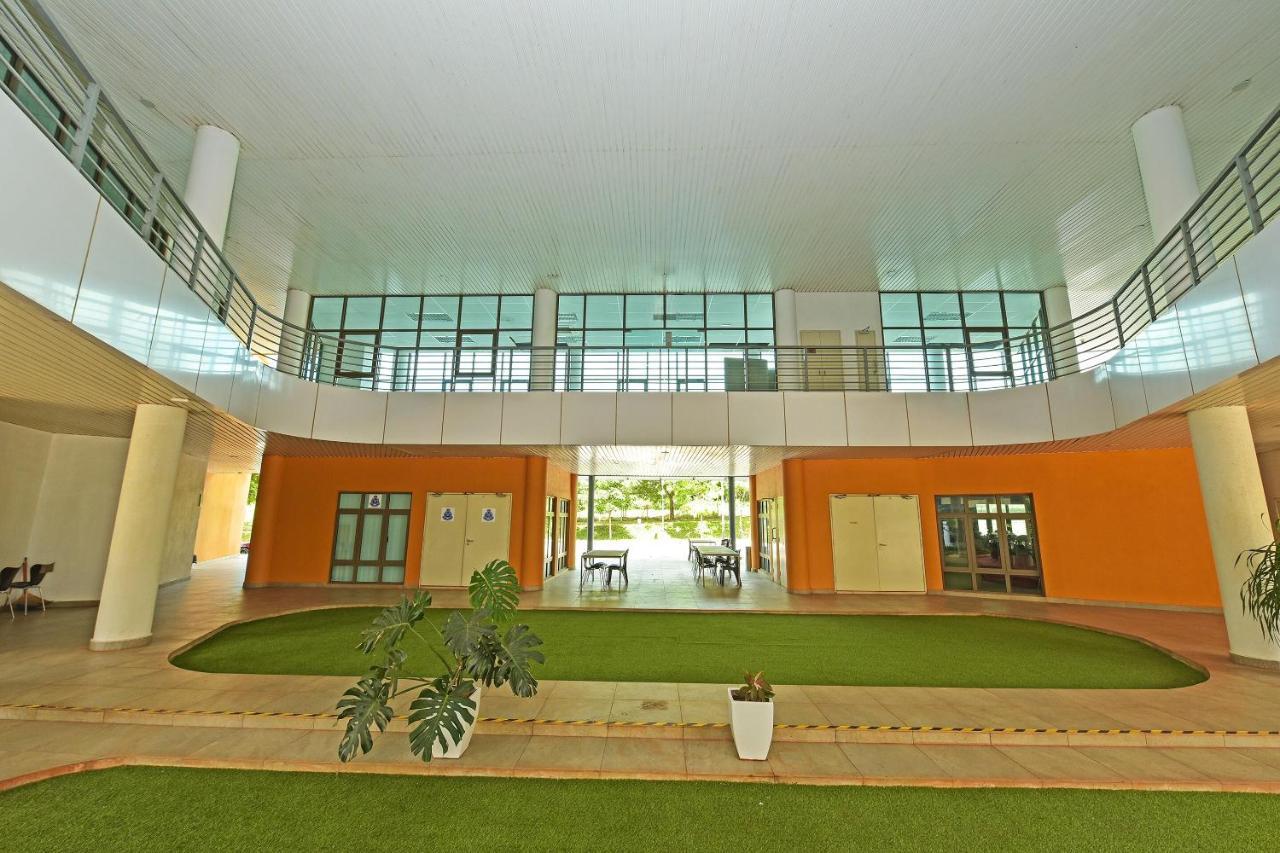 Capital O 90614 Cvia Ummul Hotel Padang Besar Luaran gambar
